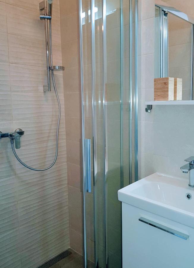 Apartmani Elena Malinska Extérieur photo
