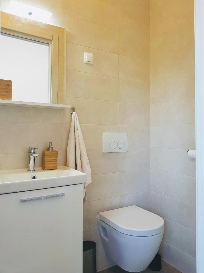 Apartmani Elena Malinska Extérieur photo