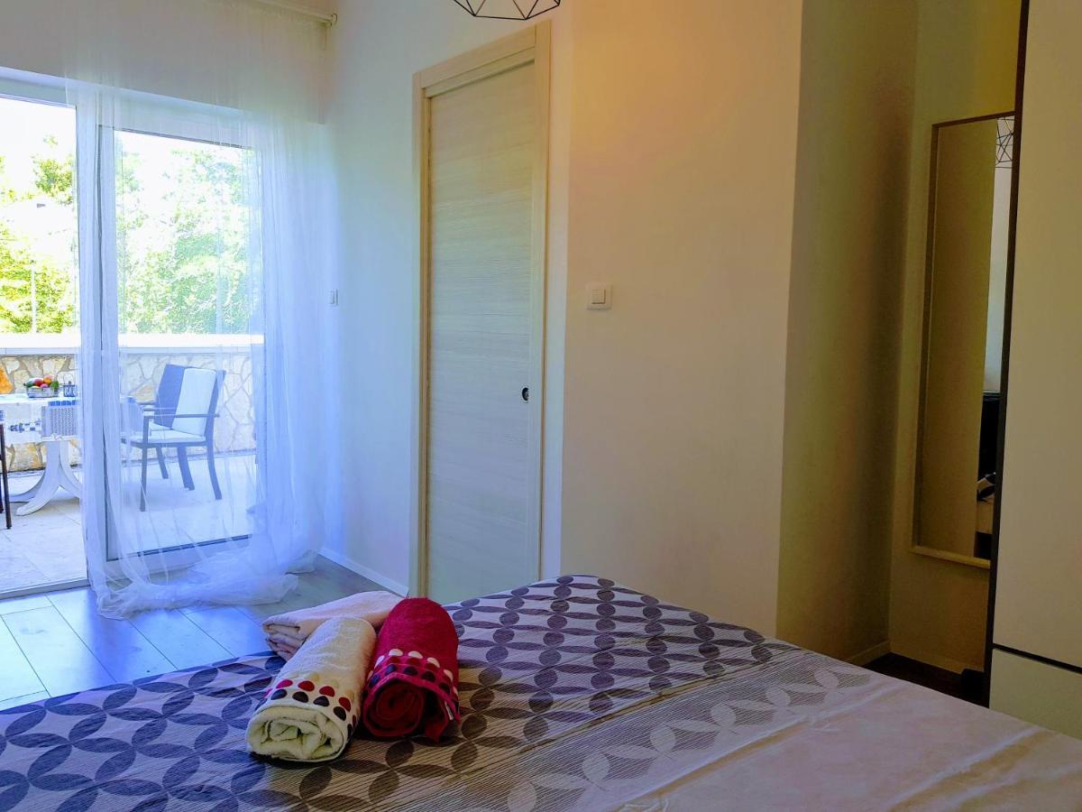 Apartmani Elena Malinska Extérieur photo