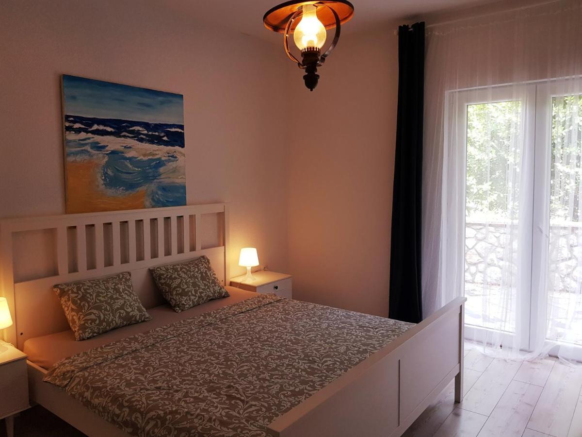 Apartmani Elena Malinska Extérieur photo