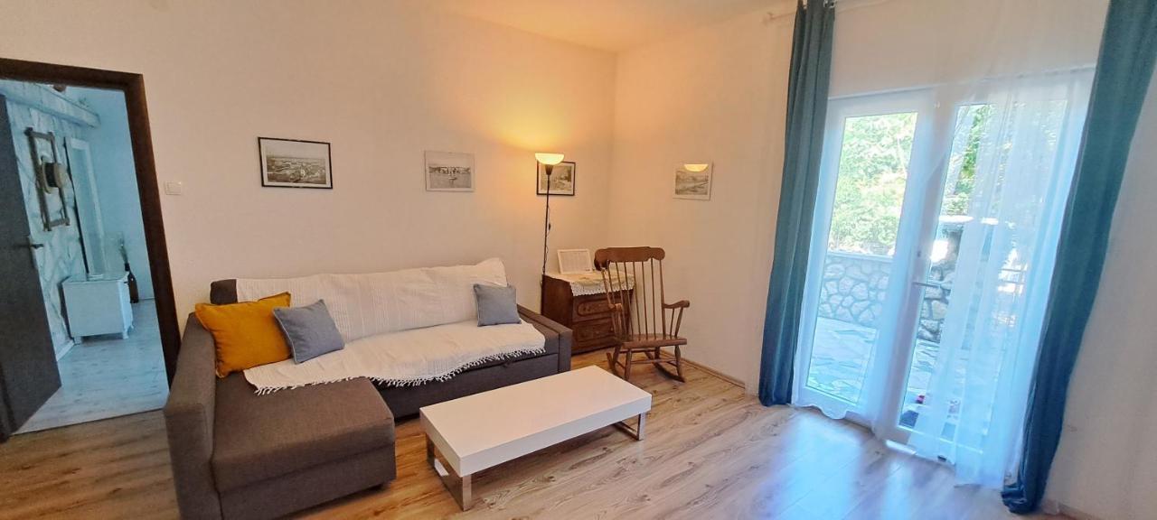 Apartmani Elena Malinska Extérieur photo